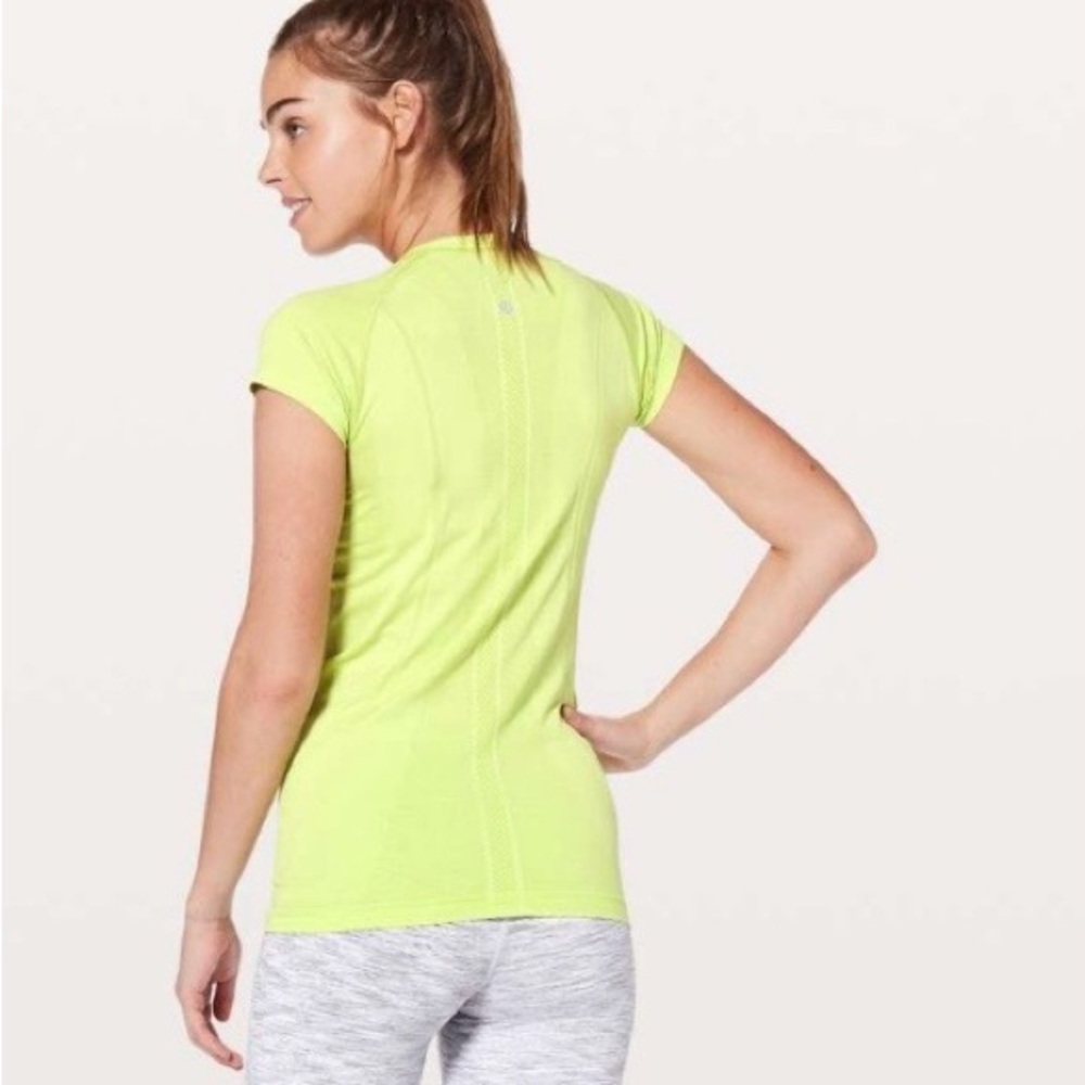 Lululemon Swiftly Tech Gym, Activewear Short Sleeve Crew Lucid Lime. Size 6 - Picture 2 of 11